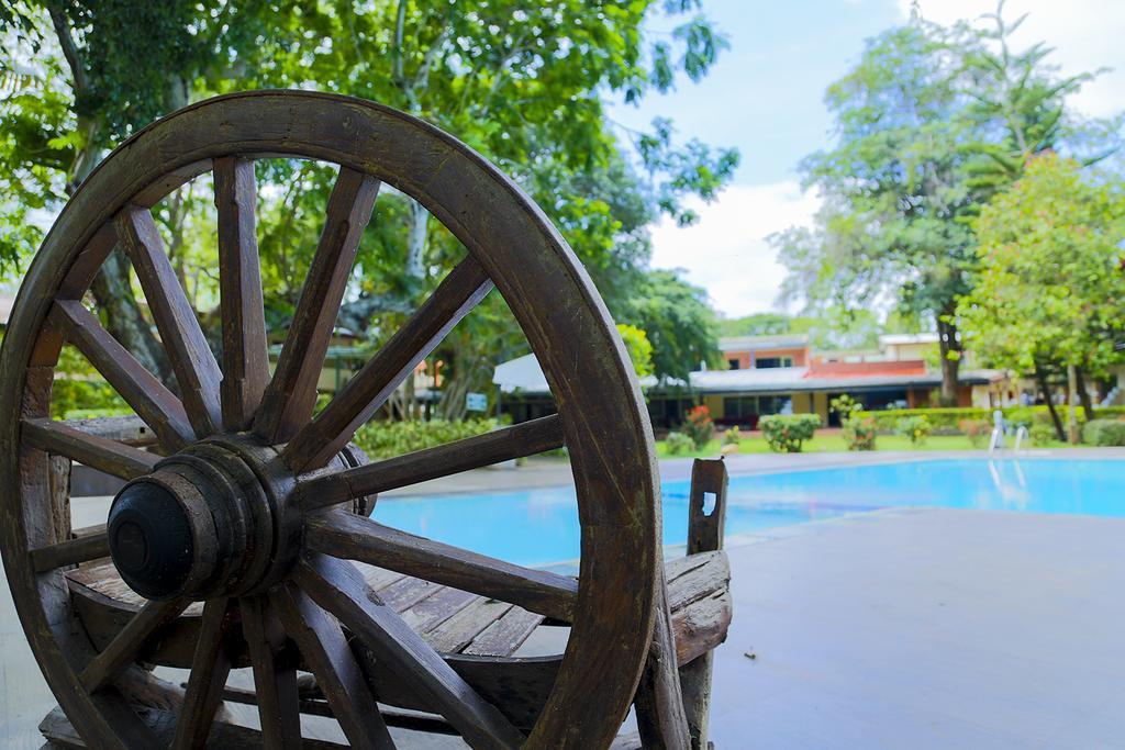 Miridiya Lake Resort Anuradhapura Zewnętrze zdjęcie